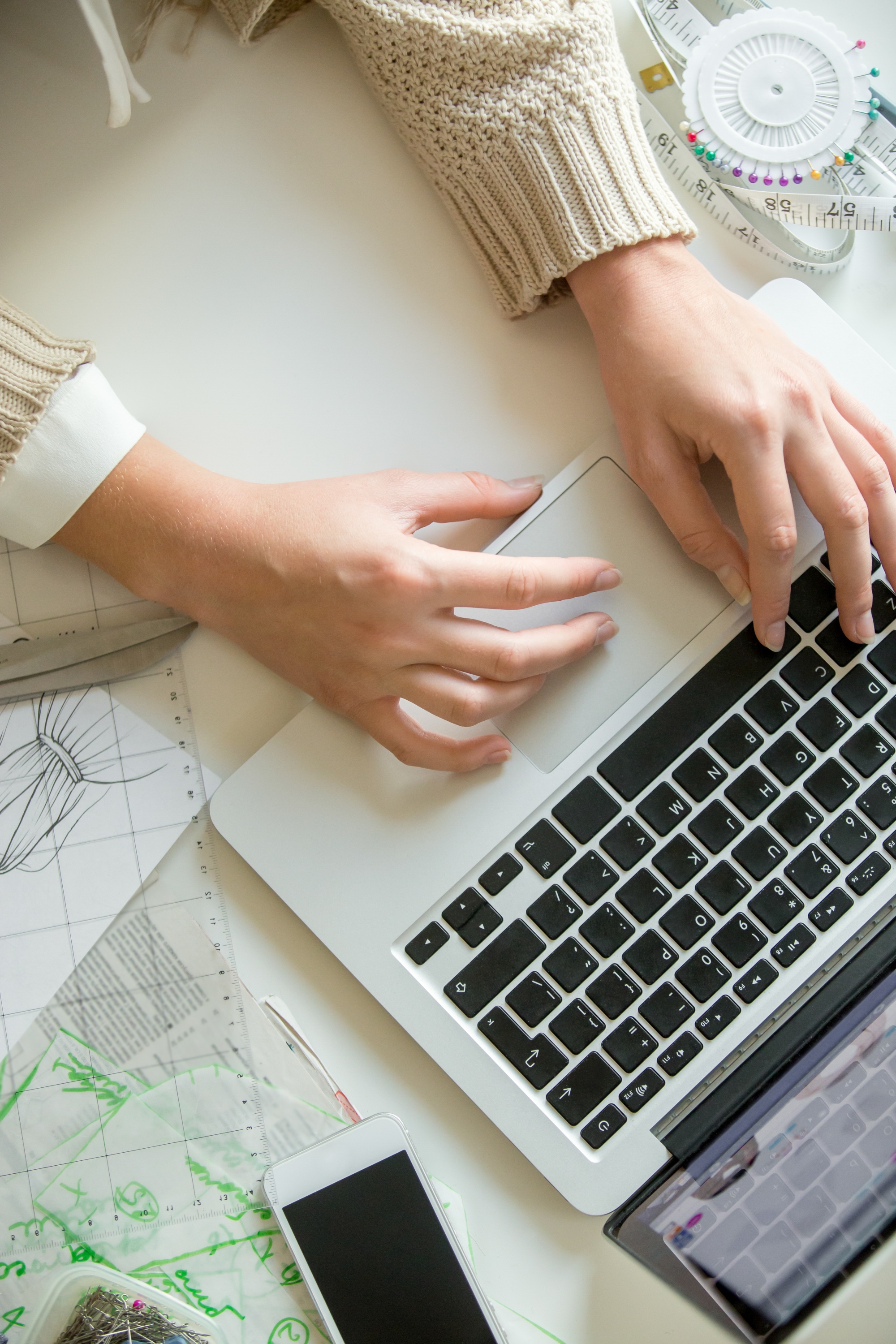 CRM no WhatsApp: como a IA qualifica o lead e agenda sozinha