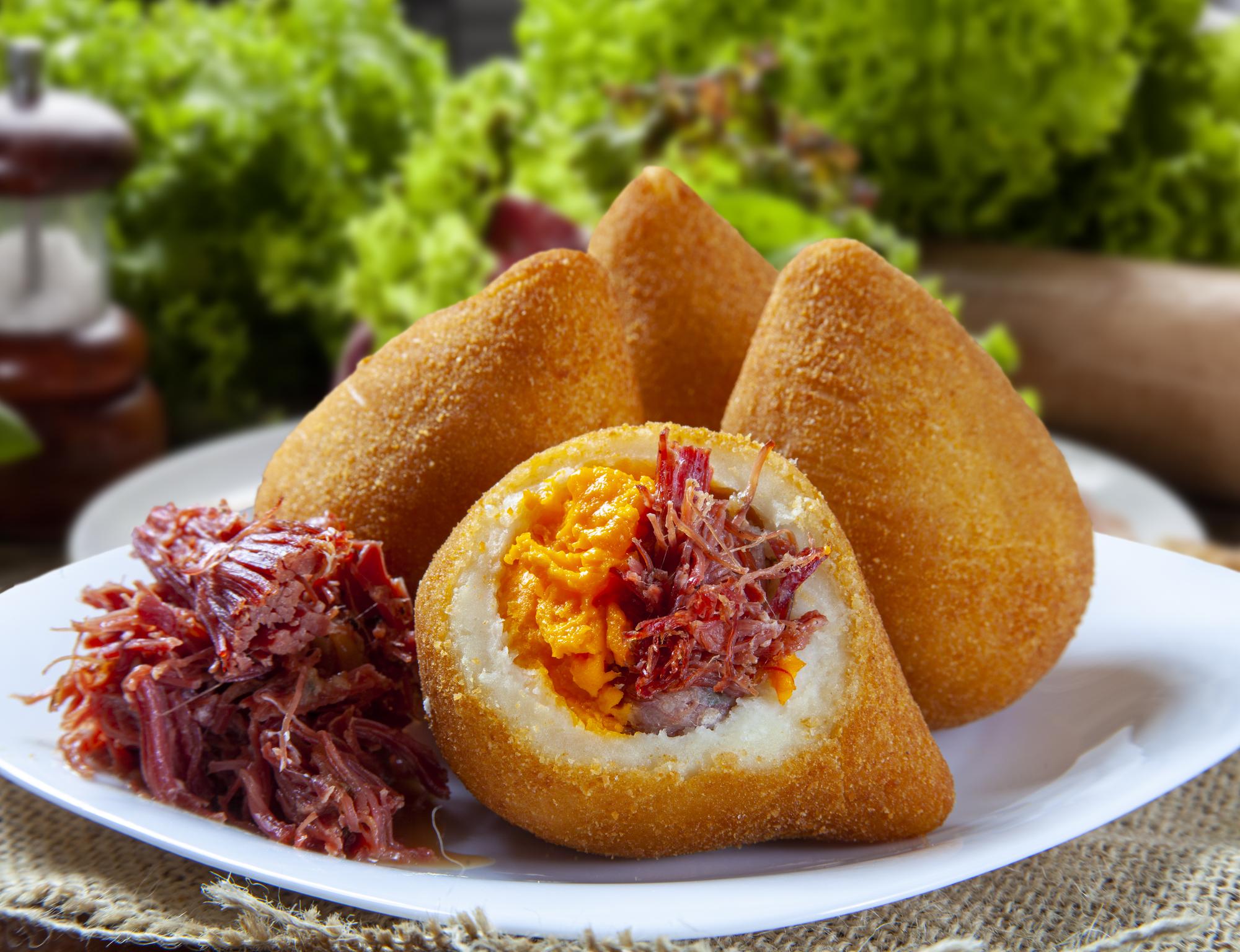 Coxinha Bacon com Cheddar e Milho