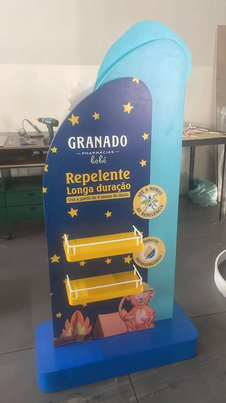 Expositores e displays de chão